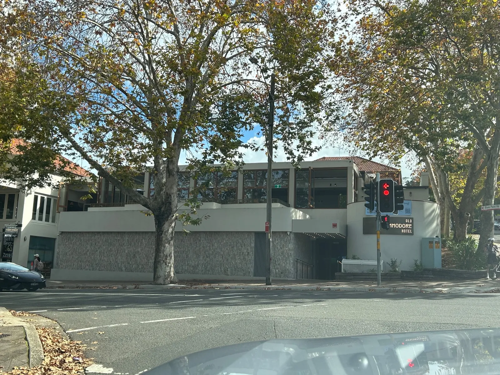 The Old Commodore Hotel pub in Mcmahons Point
