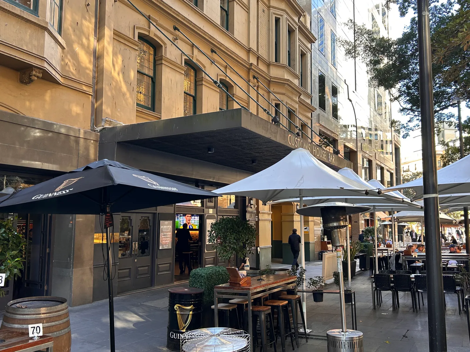 Customs House Bar pub in Sydney
